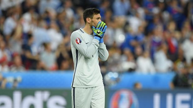 
                <strong>Hugo Lloris (Frankreich)</strong><br>
                Hugo Lloris (Frankreich):Wurde zu Beginn kaum gefordert, zeigte sich in der 36. Minute aufmerksam beim Herauslaufen. Wenn er gebraucht wurde, war der Mann von den Tottenham Hotspur da. So auch kurz vor Schluss, als er eine verunglückte Flanke abwehrte und seine Mannschaft vor einem Rückstand bewahrte.ran-Note: 3
              