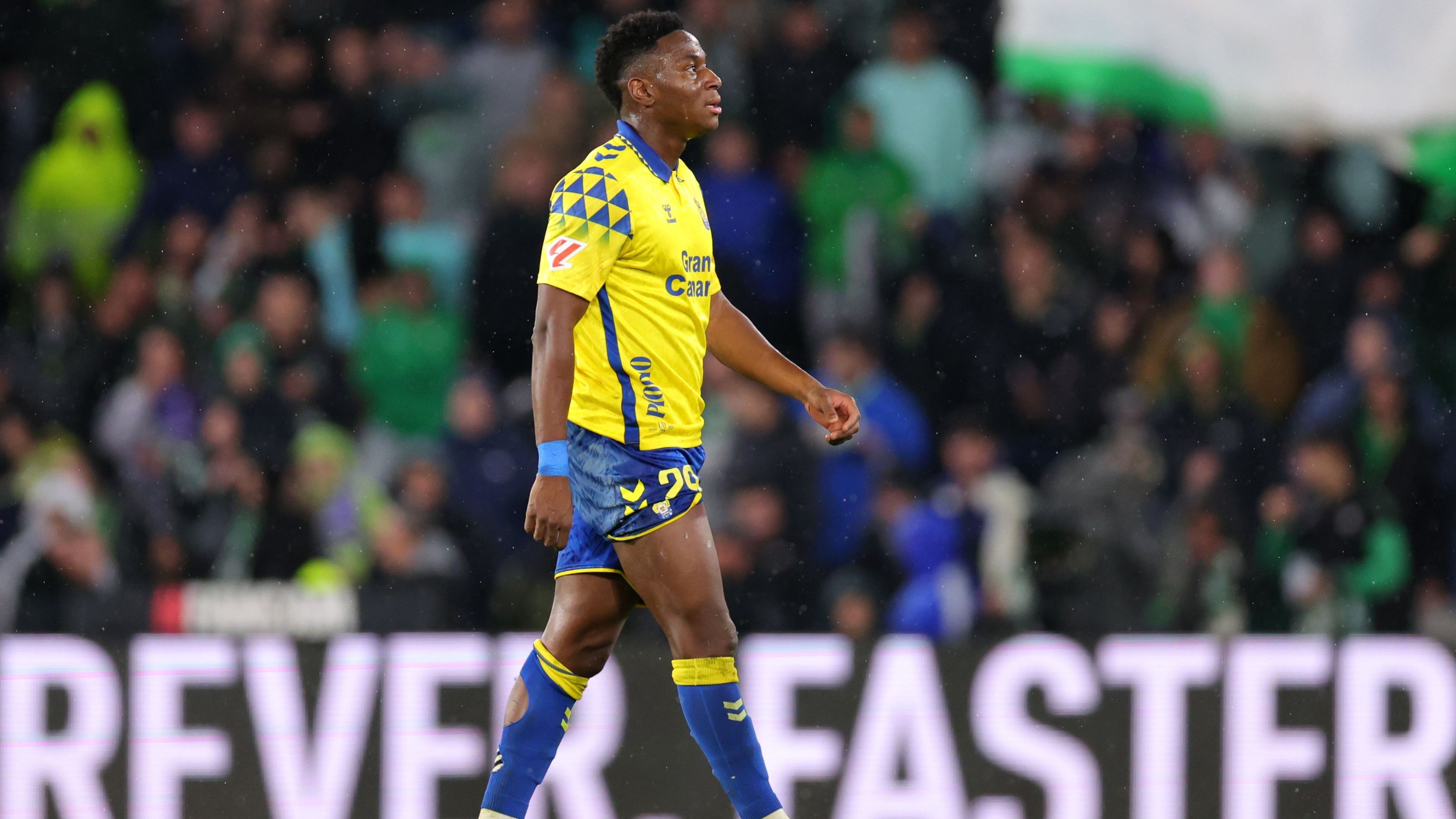 <strong>Dario Essugo</strong><br>Ablösesumme: 22,27 Millionen Euro<br>Aufnehmender Verein: FC Chelsea<br>Abgebender Verein: Sporting Lissabon (war in der Saison 2024/25 an UD Las Palmas verliehen)