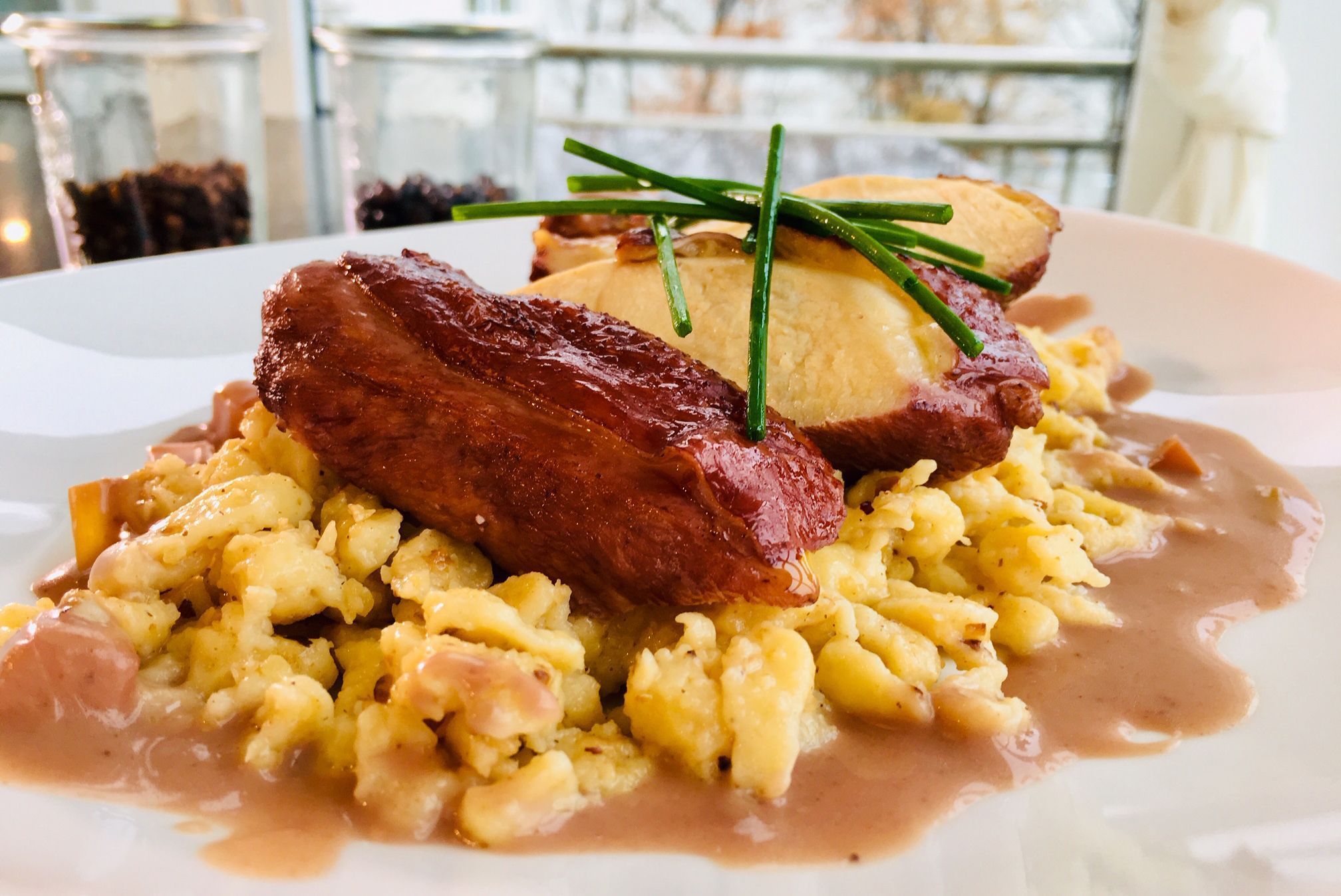 Poulardensauerbraten mit Haselnussspätzle