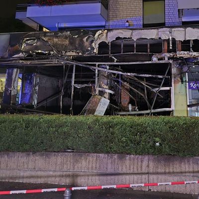 Explosion in Erdgeschoss von Kölner Mehrfamilienhaus