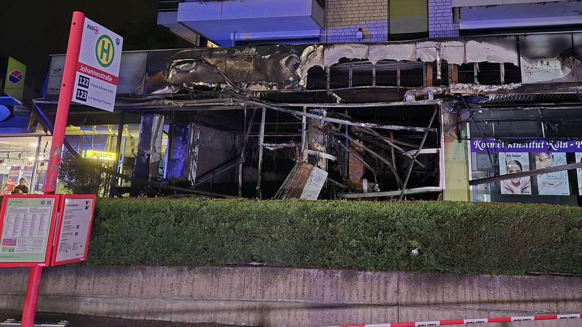 Explosion in Erdgeschoss von Kölner Mehrfamilienhaus