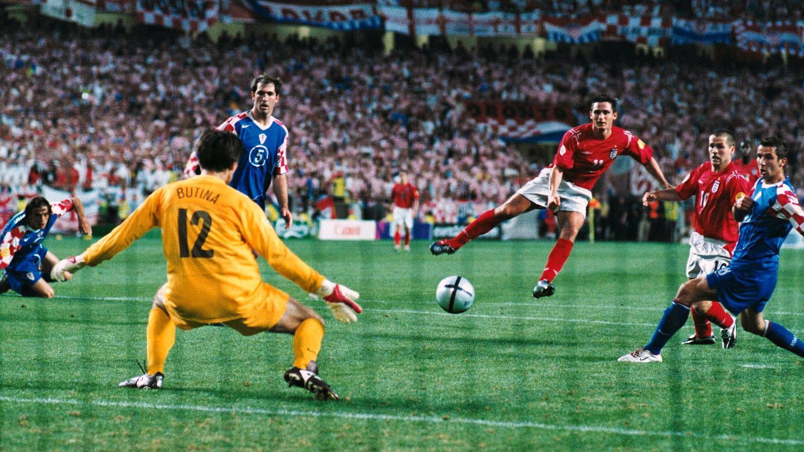 
                <strong>2004 siegte England bei der EM</strong><br>
                England und Kroatien trafen erst einmal bei einem großen Turnier aufeinander, England gewann dabei ein Gruppenspiel bei der EM 2004 mit 4:2. Dabei gelang Frank Lampard (Bild) ein Treffer.
              