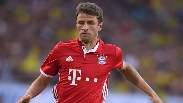 
                <strong>Thomas Müller</strong><br>
                Thomas Müller: Die EM-Form scheint noch zu bestehen - allerdings ist der Torinstinkt zurück. Kaum ins Spiel eingebunden, keine Durchschlagskraft, aber am Ende steht ein Müller da, wo er zu stehen hat und macht das Tor. ran-Note: 2-
              