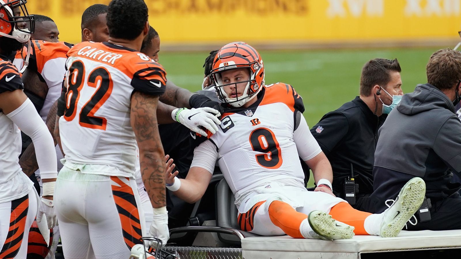 
                <strong>Cincinnati Bengals - Kann Joe Burrow in seinem zweiten Jahr besser beschützt werden? </strong><br>
                Letztes Jahr verpasste die große Franchise-Hoffnung den Großteil der Saison, weil er sich das Kreuzband riss. Gerade mit einem vorbelasteten Knie wird es umso wichtiger, den Quarterback gut zu beschützen. Diesen Job hat die O-Line in der letzten Saison nicht immer erfüllt. Wird es dieses Jahr besser? 
              