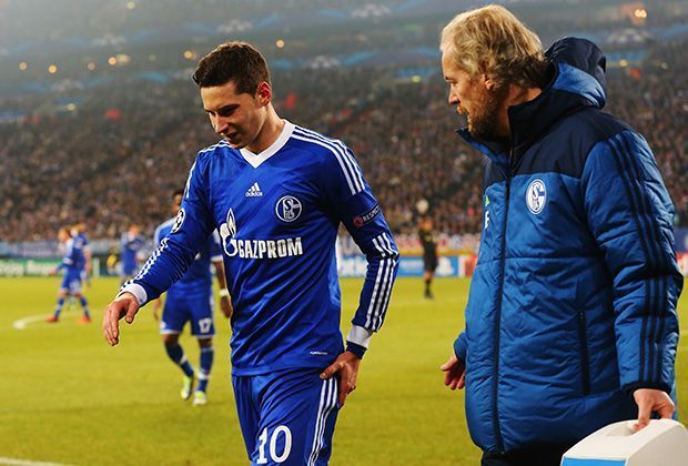 
                <strong>FC Schalke - FC Basel 2:0</strong><br>
                Der Held muss raus! Julian Draxler erzielt erst das 1:0 und muss dann verletzt vom Feld
              