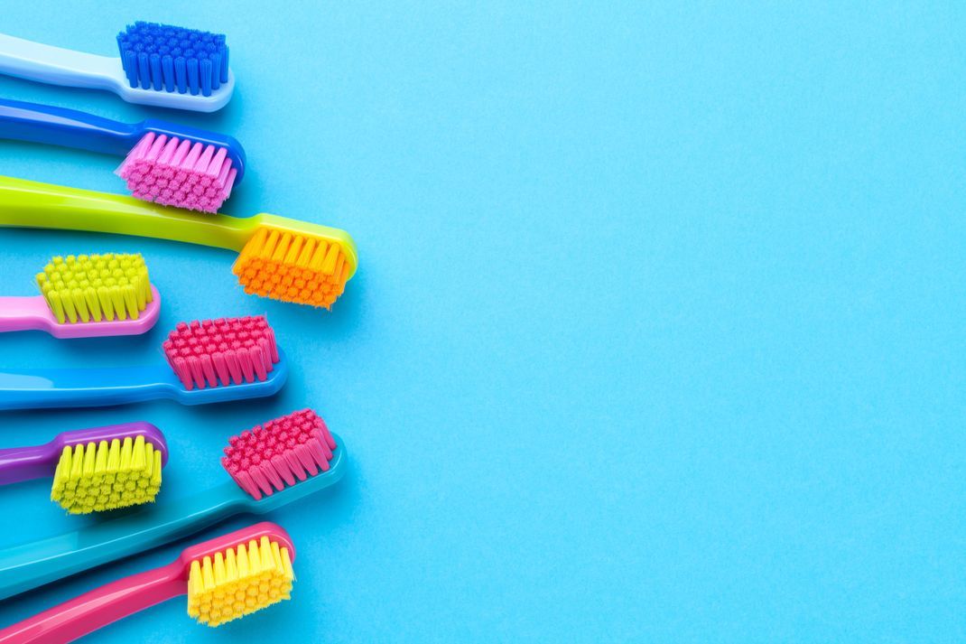 Zähne putzen sollte täglicher To-Do-Punkt der Beautyroutine sein - aber irgendwie wird es immer als langweiliger Punkt angesehen. Anders als z.B. Skincare. Das wollen die Brüder ändern.