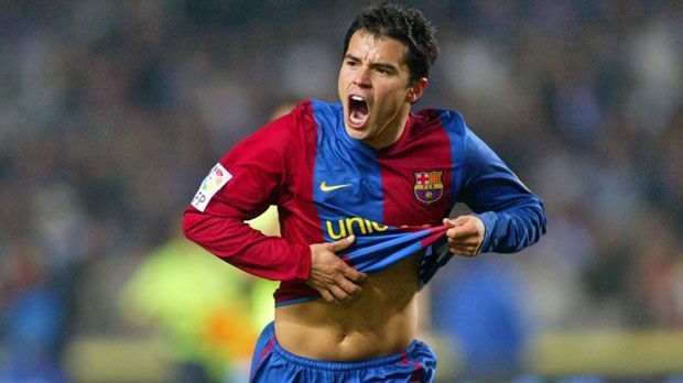 
                <strong>Javier Saviola</strong><br>
                Javier Saviola kam 2001 als frischgebackener U20-Weltmeister und Torschützenkönig des Turniers zum FC Barcelona. 35,9 Millionen Euro überwiesen die Katalanen seinerzeit an River Plate - im Endeffekt viel zu viel, der Argentinier setzte sich nie wirklich durch.
              