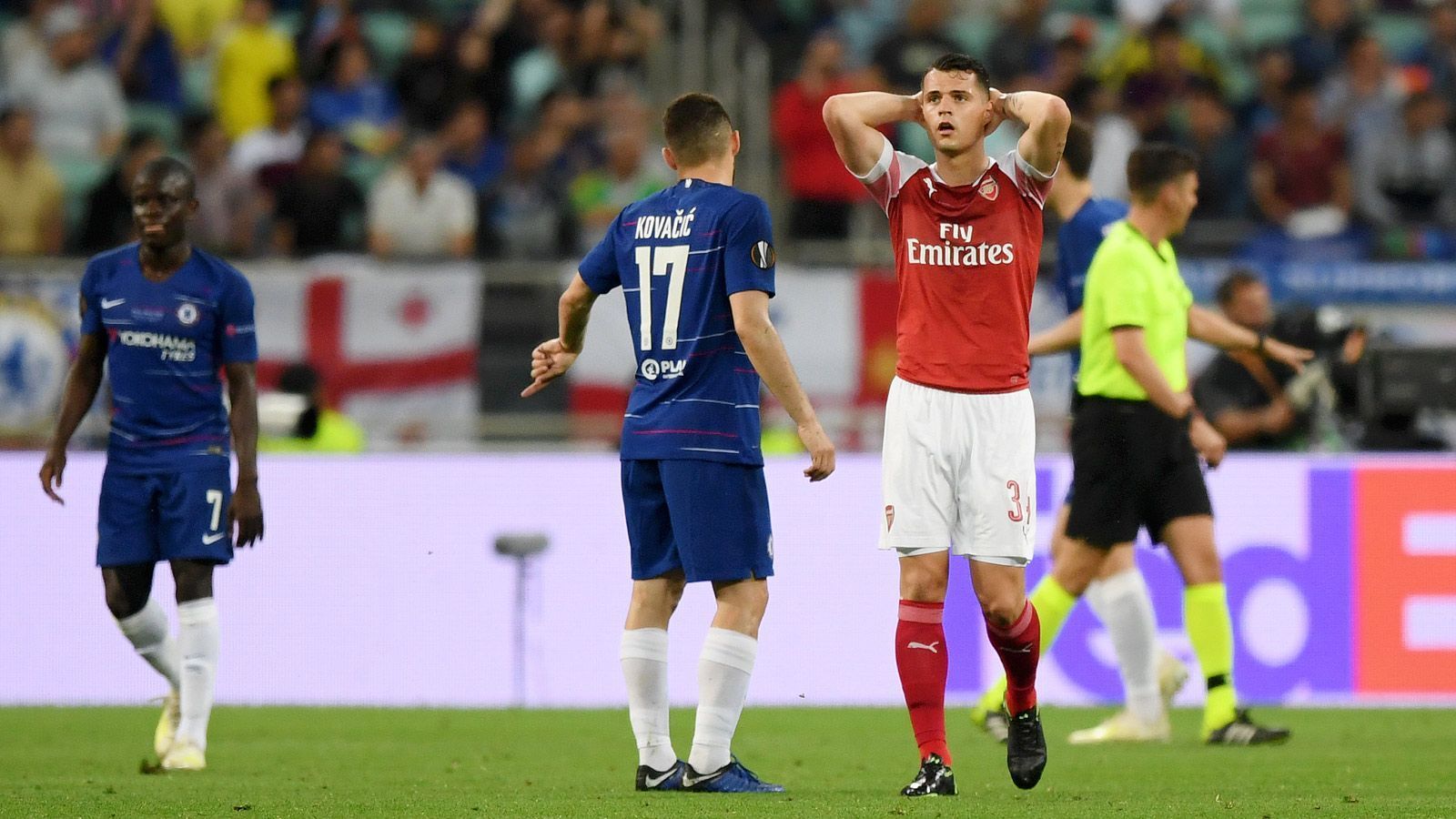 
                <strong>Granit Xhaka</strong><br>
                Sorgt mit einem schönen Distanzschuss, der ganz knapp über die Latte streicht, für das erste Highlight der Partie. Im Spielaufbau mit einigen schönen, öffnenden Pässen. Taucht in der zweiten Halbzeit allerdings zunehmend ab. Defensiv zuerst kaum gefordert, kommt nach dem ersten Gegentreffer zunehmend ins Schwimmen und kann die Abwehr nicht stabilisieren. ran-Note: 4 
              