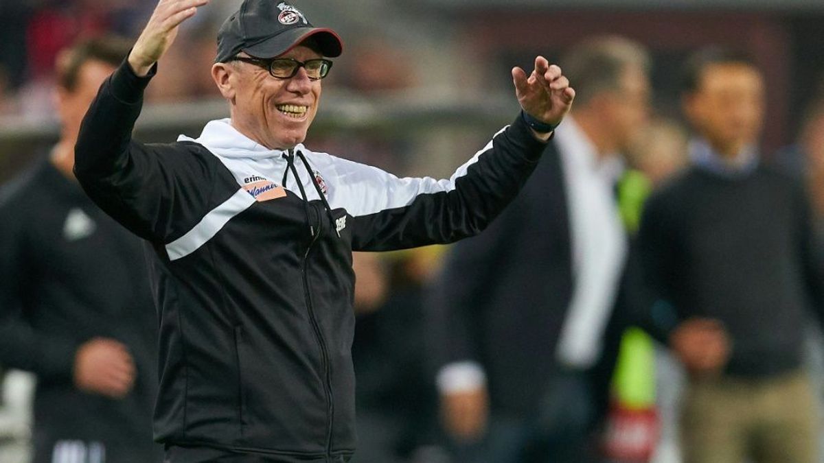 Hat seinen FC-Hoody immer dabei: Trainer Peter Stöger