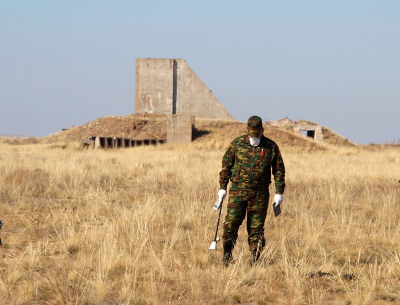 Das Atomwaffen-Testgelände Semipalatinsk in Kasachstan war der erste Ort in der Sowjetunion für Atombomben-Versuche. Von 1949 bis 1989 wurden dort Atomtests durchgeführt. Erst 2012 wurde das Gebiet offiziell geschlossen - trotzdem bleibt es praktisch für jeden zugänglich.