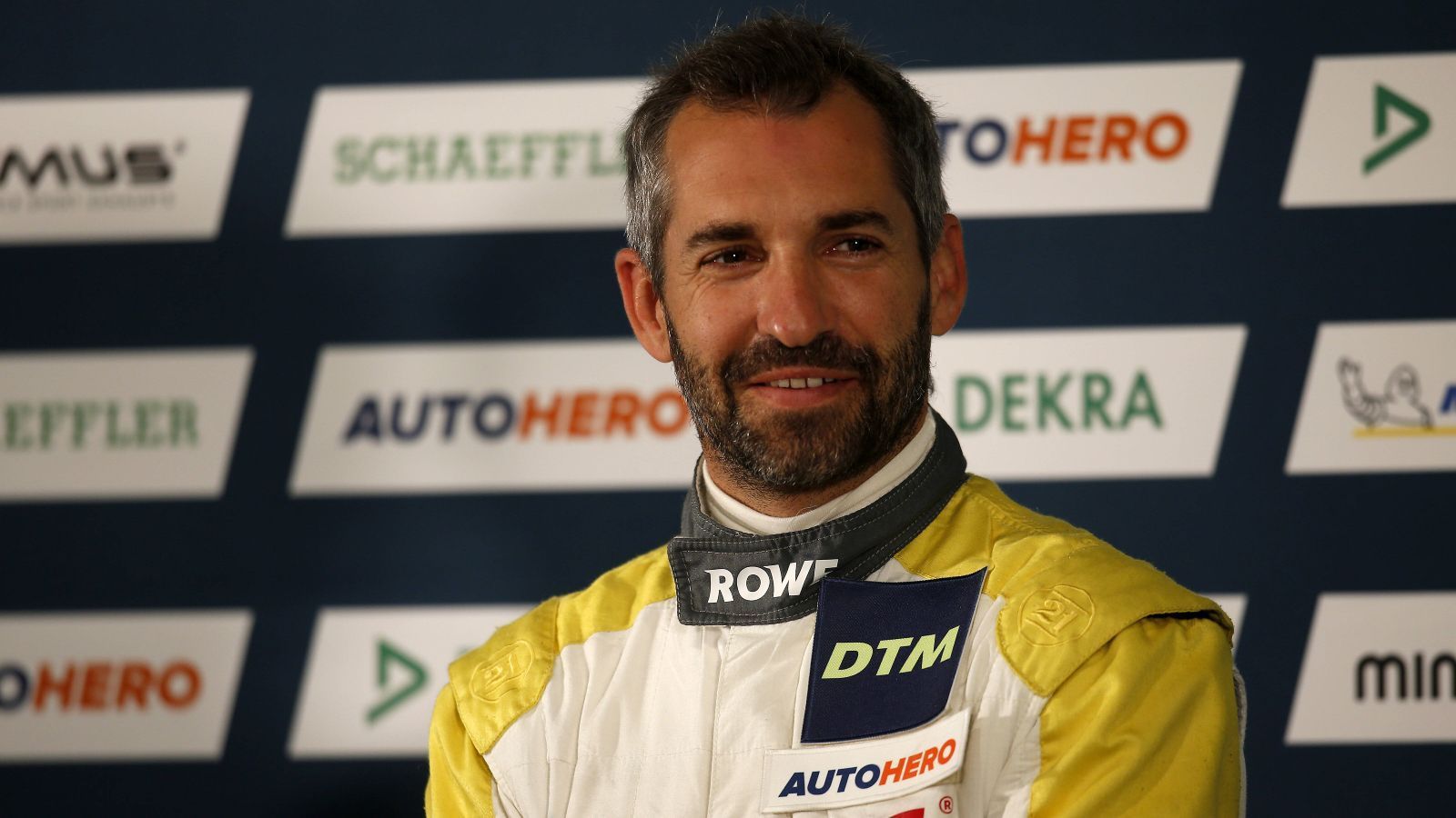 
                <strong>Timo Glock (BMW M6 GT3/Rowe Racing)</strong><br>
                Auch Timo Glock kennt die DTM aus dem Effeff. In seine bereits neunte Saison geht Glock, der neben 130 Rennen in der DTM auch mehr als 90 in der Formel 1 vorweisen kann. Allerdings: Ein GT3-Auto über eine volle Saison zu pilotieren, ist für den 39-Jährigen Neuland. "Es fühlt sich so an, als sei ich wieder ein Rookie, auch wenn ich ein bisschen älter bin", sagte der Rowe Racing-Pilot frank und frei. "Es braucht ein wenig Zeit", so Glock, der sich umso mehr auf die neue Herausforderung freut.
              