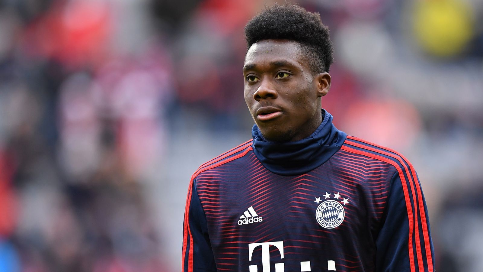 
                <strong>Alphonso Davies</strong><br>
                Während Arp frühestens in einigen Monaten in München ankommen wird, versucht derzeit mit dem Kanadier Alphonso Davies bereits ein Teenager den Durchbruch an der Isar zu schaffen. Der 18 Jahre alte Flügelflitzer steht seit 1. Januar 2019 in München unter Vertrag und durfte seitdem in der Bundesliga immerhin schon drei Mal ran (insgesamt 18 Minuten). Für Davies' Verpflichtung sollen zehn Millionen Euro Ablöse an dessen Ex-Klub Vancouver Whitecaps geflossen sein. Der Nationalspieler unterschrieb einen Vertrag bis 2023.
              