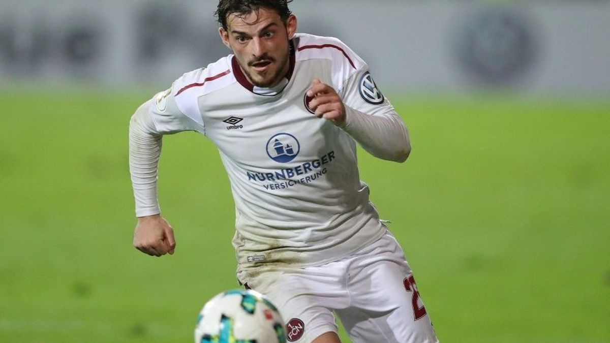 Tim Leibold erzielt den Siegtreffer für den Club