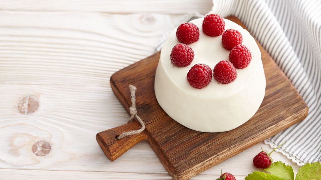 Diese erfrischende Torte darf eigentlich immer auf den Tisch, finden wir!