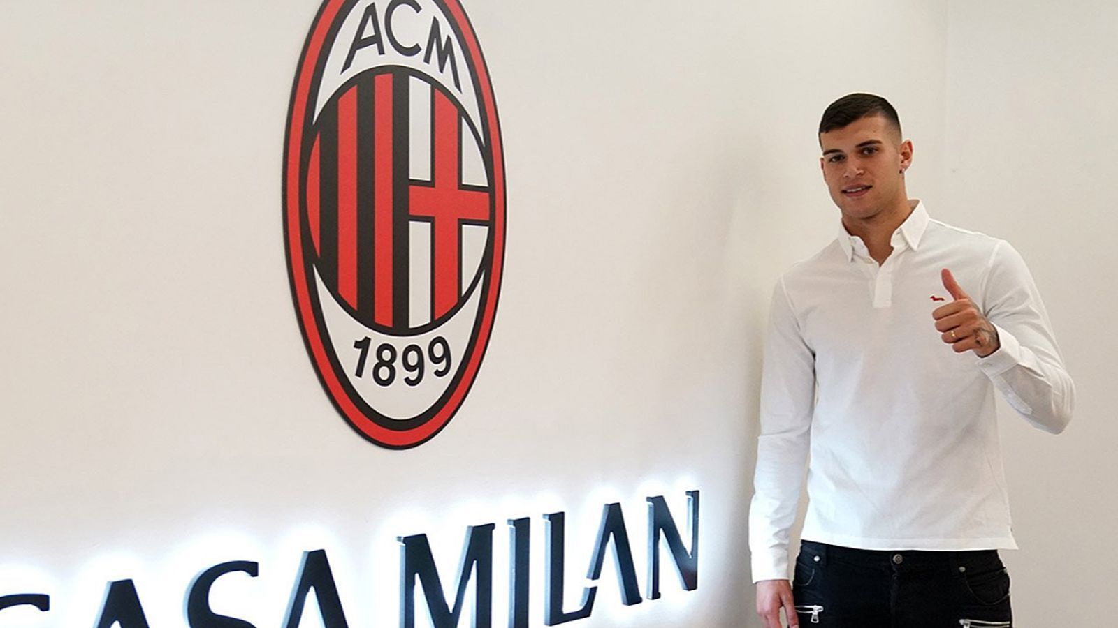 
                <strong>Pietro Pellegri (AC Mailand)</strong><br>
                Kaum bei seinem neuen Klub AC Mailand angekommen, muss Stürmertalent Pietro Pellegri schon einen sportlichen Rückschlag hinnehmen. Der 20-Jährige kann sich im Herbst definitiv nicht in der Champions-League-Gruppenphase zeigen, da er von den Rossoneri nicht für diesen Wettbewerb erst gar nicht gemeldet wurde. Pellegri wurde erst gegen Ende der Sommertransfer-Periode von der AS Monaco in seine italienische Heimat ausgeliehen, nachdem er beim Klub von Coach Niko Kovac zuletzt kaum zu Einsätzen kam. 
              