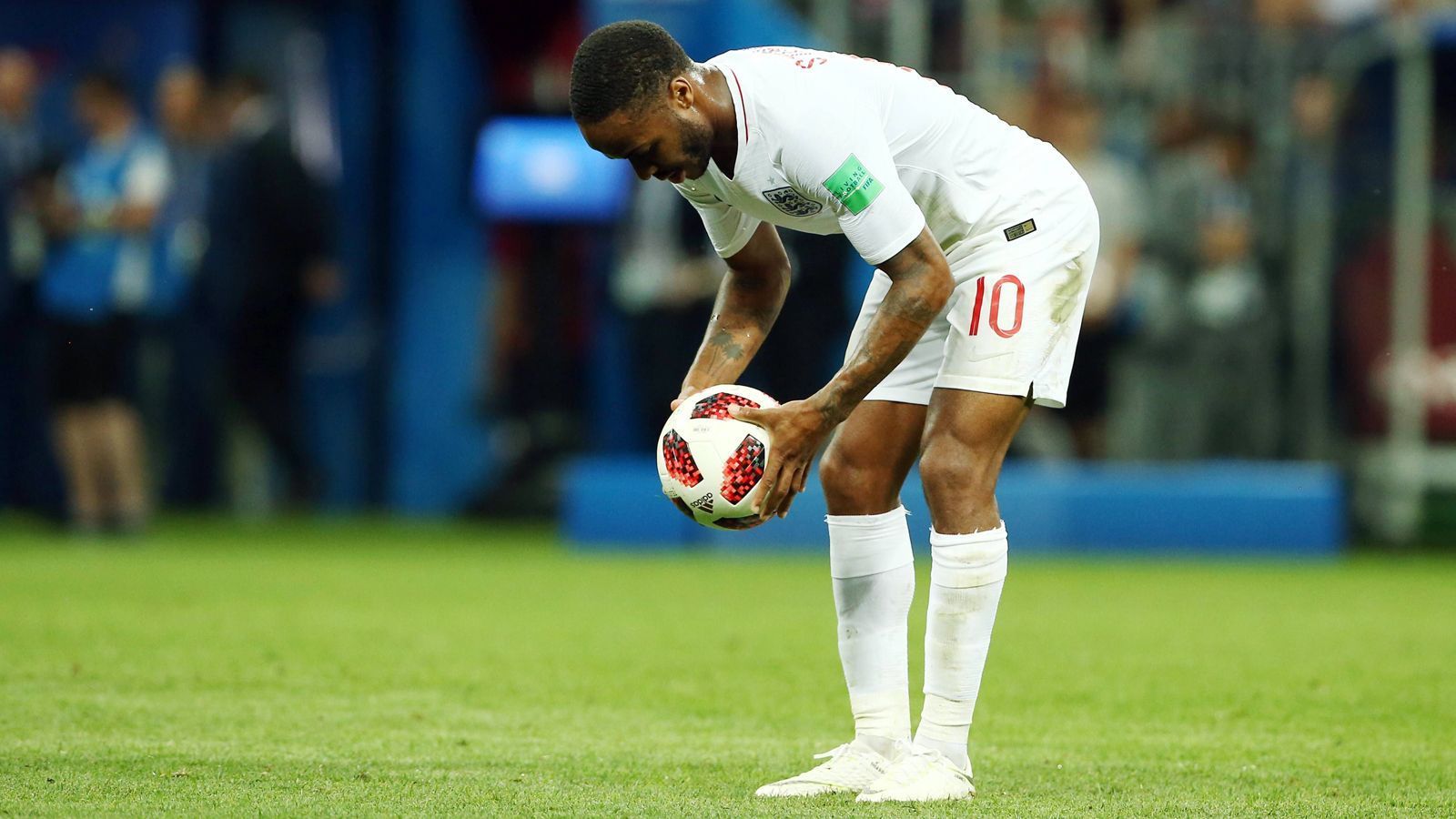 
                <strong>Raheem Sterling (England)</strong><br>
                Raheem Sterling - Jamaika: Für rund 62,5 Millionen Euro wechselte der 23-Jährige im Sommer 2015 vom FC Liverpool zu Manchester City. Gebürtig kommt er aus Kingston, Jamaika. Fußballerisch hat er mit dem Land allerdings nichts zu tun.
              