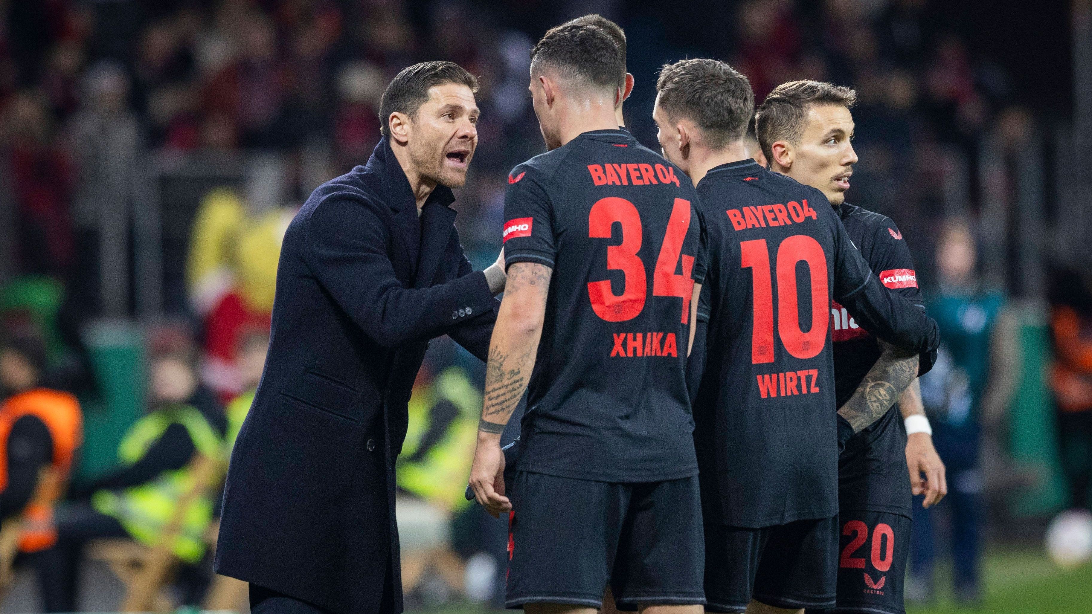 <strong>Gewinner: Xabi Alonso, Alejandro Grimaldo und Granit Xhaka</strong><br>Auch Granit Xhaka konnte brillieren, hat sich zu einem der besten Sechser der Welt gemausert. Dazu kommt eine der Entdeckungen der ersten Saisonhälfte: Alejandro Grimaldo. Der spanische Verteidiger agiert defensiv sicher und offensiv gefährlich. Xabi Alonso beweist zudem, dass er nicht nur ein Top-Spieler war, sondern ein Top-Trainer ist.