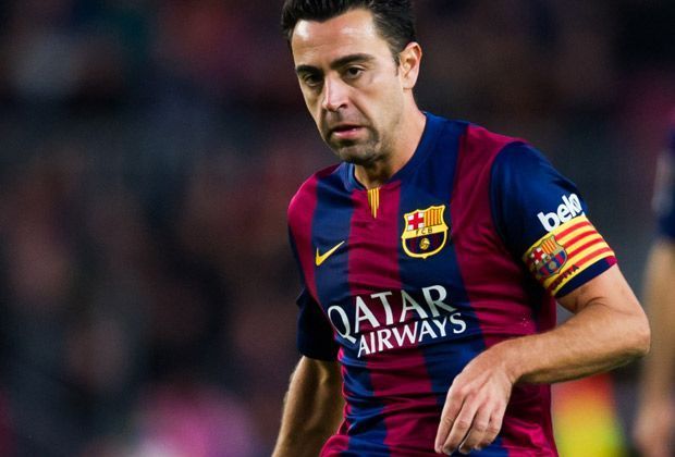 
                <strong>Mittelfeld: Xavi</strong><br>
                Auch Barcelonas Xavi steht für hohe Spielkultur. Der Spanier spielt seit frühester Jugend für die Katalanen, gewann unter anderem drei Mal die Champions League und krönte sich 2010 zum Weltmeister.
              
