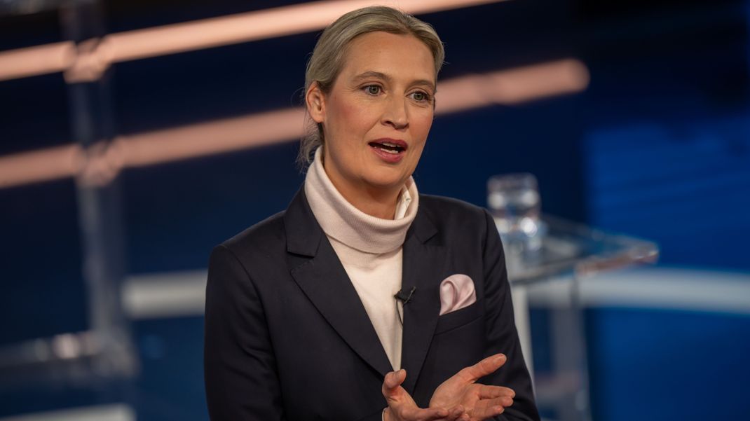 Alice Weidel, Kanzlerkandidatin der AfD, spricht in der ZDF-Sendung "Klartext". Bürger:innen hatten in der Sendung die Gelegenheit, den Kanzlerkandidat:innen ihre Fragen zu stellen.