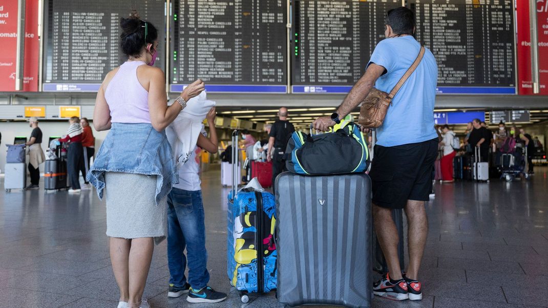 Passagiere überprüfen, ob auch ihr Flug vom Pilotenstreik der Lufthansa betroffen ist