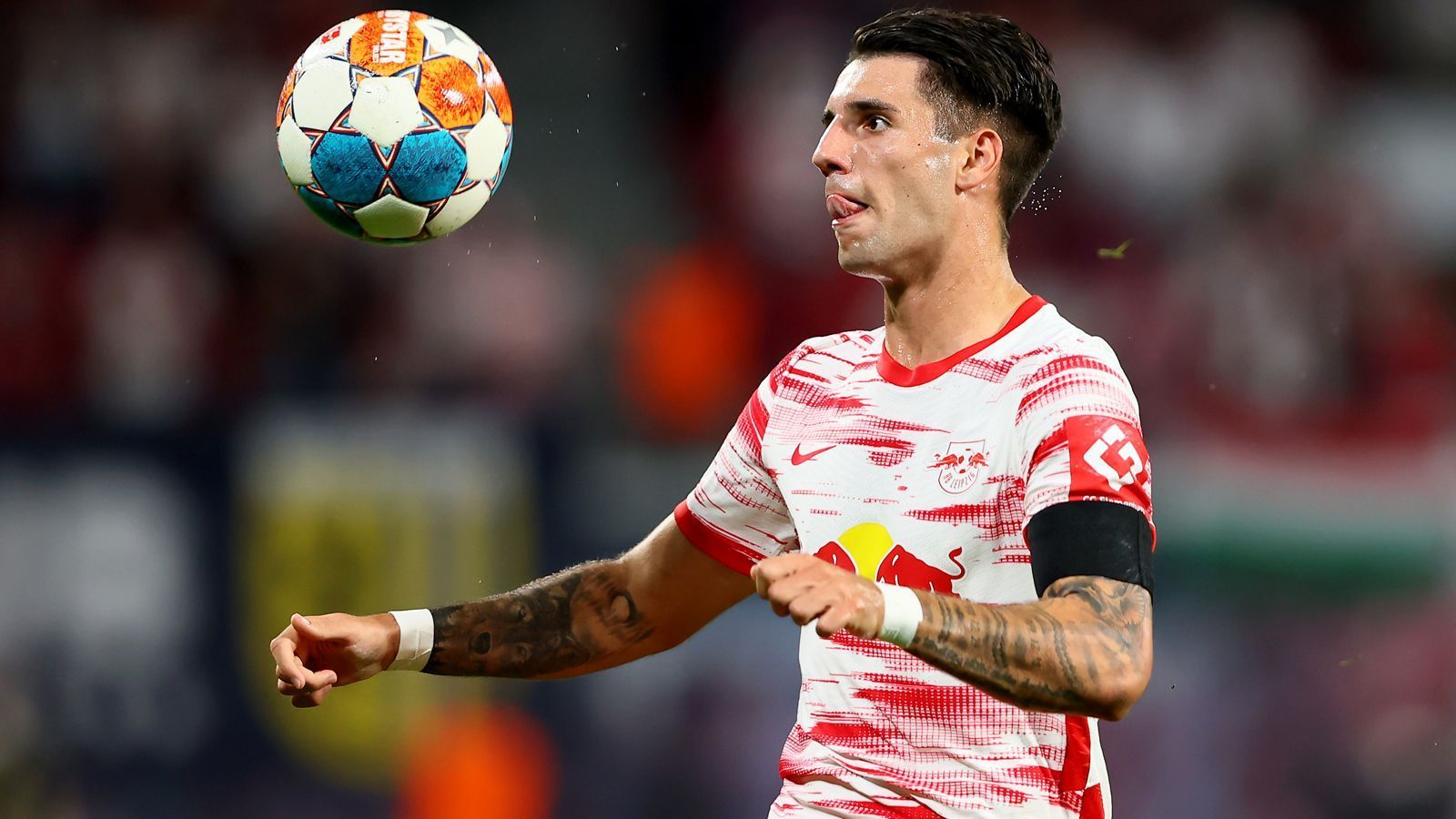 
                <strong>Dominik Szoboszlai (RB Leipzig)</strong><br>
                Der Mann der ersten Minuten. Verteilt vorne den Ball, schlägt die Flanke, die Müller an den Arm springt - und bei dem es keinen Elfmeter gibt. Fällt dann gegen die robusten Münchner körperlich etwas ab. ran-Note: 4
              