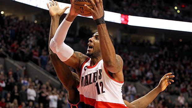 
                <strong>LaMarcus Aldridge (San Antonio Spurs) - 88</strong><br>
                LaMarcus Aldridge (San Antonio Spurs) - 88. Der 30-Jährige geht in seine erste Saison bei den Texanern und soll langfristig Klub-Legende Tim Duncan beerben. In den vergangenen vier Jahren spielt sich "LMA" jeweils ins NBA All Star Team.
              