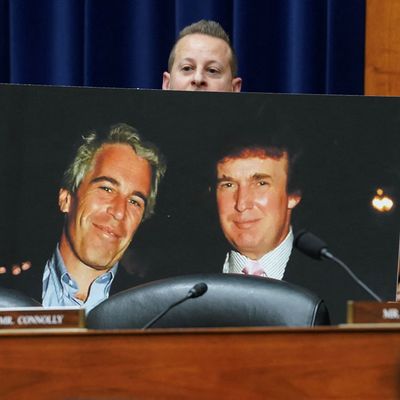 Ein neuer Bericht über die Epstein-Affäre verärgert viele treue Anhänger:innen von US-Präsident Trump.