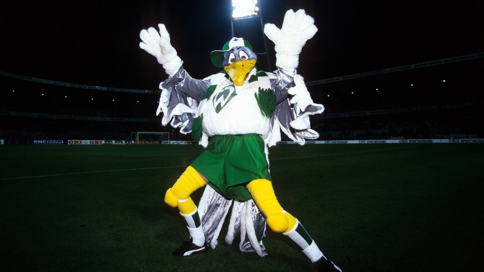 
                <strong>Platz 2: SV Werder Bremen - Werdi</strong><br>
                Werdi schafft die Vize-Meisterschaft, obwohl die sympathische Möwe seit Anfang des Jahrtausends gar nicht mehr aktiv ist. Ex-Profi Arie van Lent versteckte sich bei einem Fan-Fest 1994 einst in dem Kostüm, fortan war Werdi aus dem Weserstadion nicht mehr wegzudenken. Eingefleischte Fans wünschen sich bis heute ein Comeback, wir unterstützen das! 
              