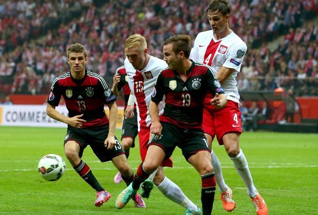 
                <strong>Mario Götze</strong><br>
                Nach dem schwachen Auftritt als falsche Neun gegen Schottland diesmal als Zehner und Vertreter von Mesut Özil gefordert. Kann aber auch dort seine starke Münchner Form nicht zeigen. Immerhin einige gute Abschlüsse. ran-Note 4
              