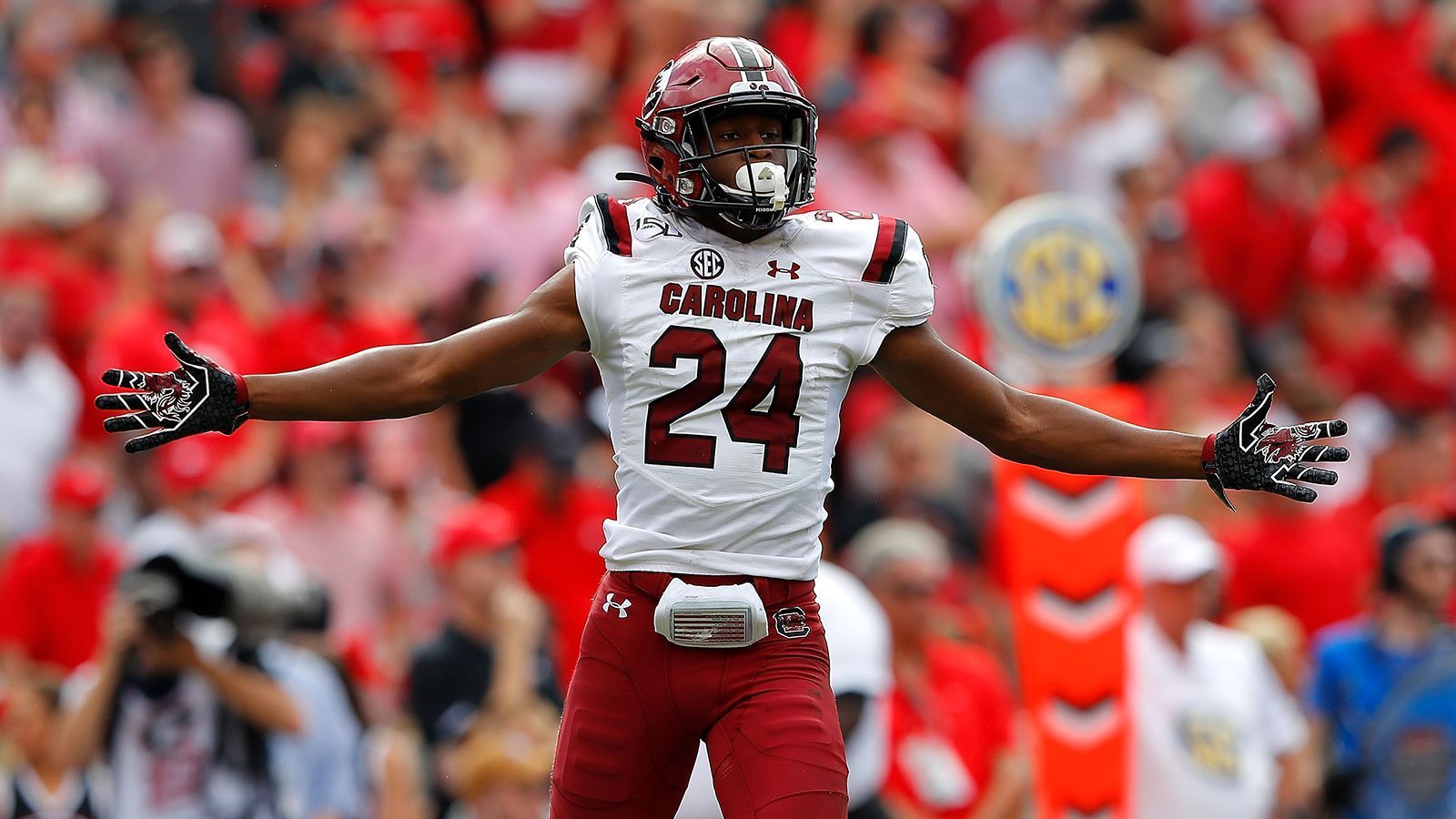 
                <strong>Israel Mukuamu, Cornerback, South Carolina</strong><br>
                Der letzte Cornerback der South Carolina Gamecocks, der in der ersten Runde gewählt wurde? Stephon Gilmore. Israel Mukuamu wird hoffen, eine ähnlich erfolgreiche Karriere in der NFL hinzulegen wie der der Mann von den New England Patriots. Der 1,95 Meter (!) große Passverteidiger fing bisher fünf Pässe ab. 
              