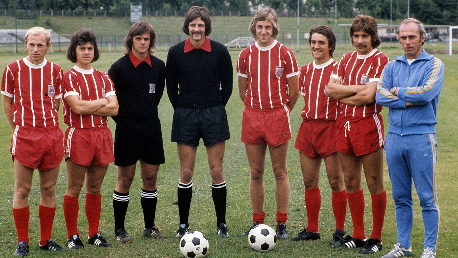 
                <strong>Heimtrikot der Saison 1973/74</strong><br>
                
              