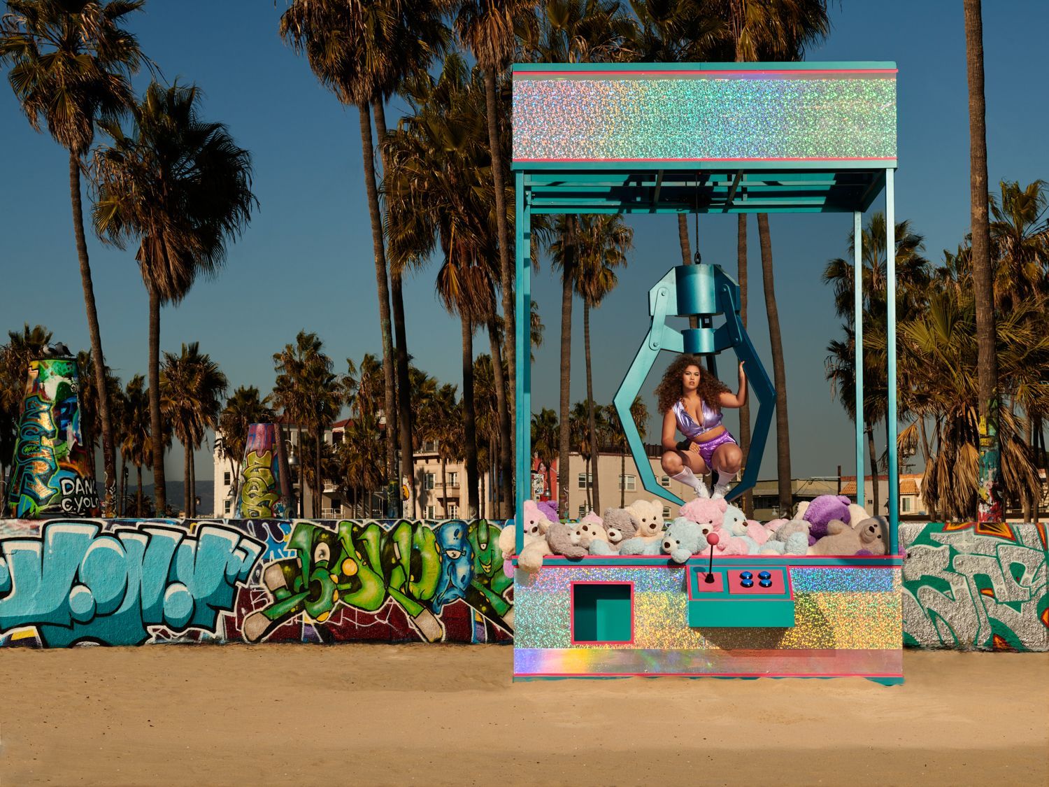 Heidi Klum und Starfotografin Sheryl Nields sind happy: Vivien glänzt beim außergewöhnlichen Kuscheltier-Shooting am Venice Beach.