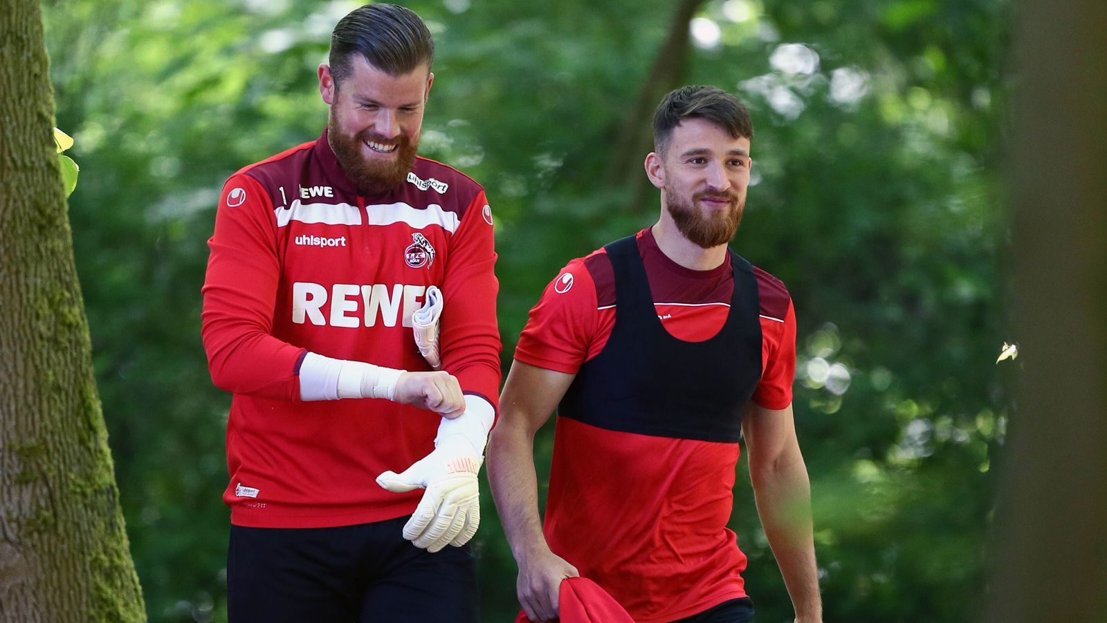 
                <strong>1. FC Köln: Elf Eigengewächse</strong><br>
                Eigengewächse im Kader: Timo Horn (li.), Salih Özcan (re.), Mark Uth, Ismail Jakobs, Noah Katterbach, Jan Thielmann, Sava-Arangel Cestic, Tim Lemperle, Marvin Obuz, Tomas Ostrak und Jens Castrop - Bundesliga-Einsätze der Eigengewächse für ihren Klub insgesamt: 397
              