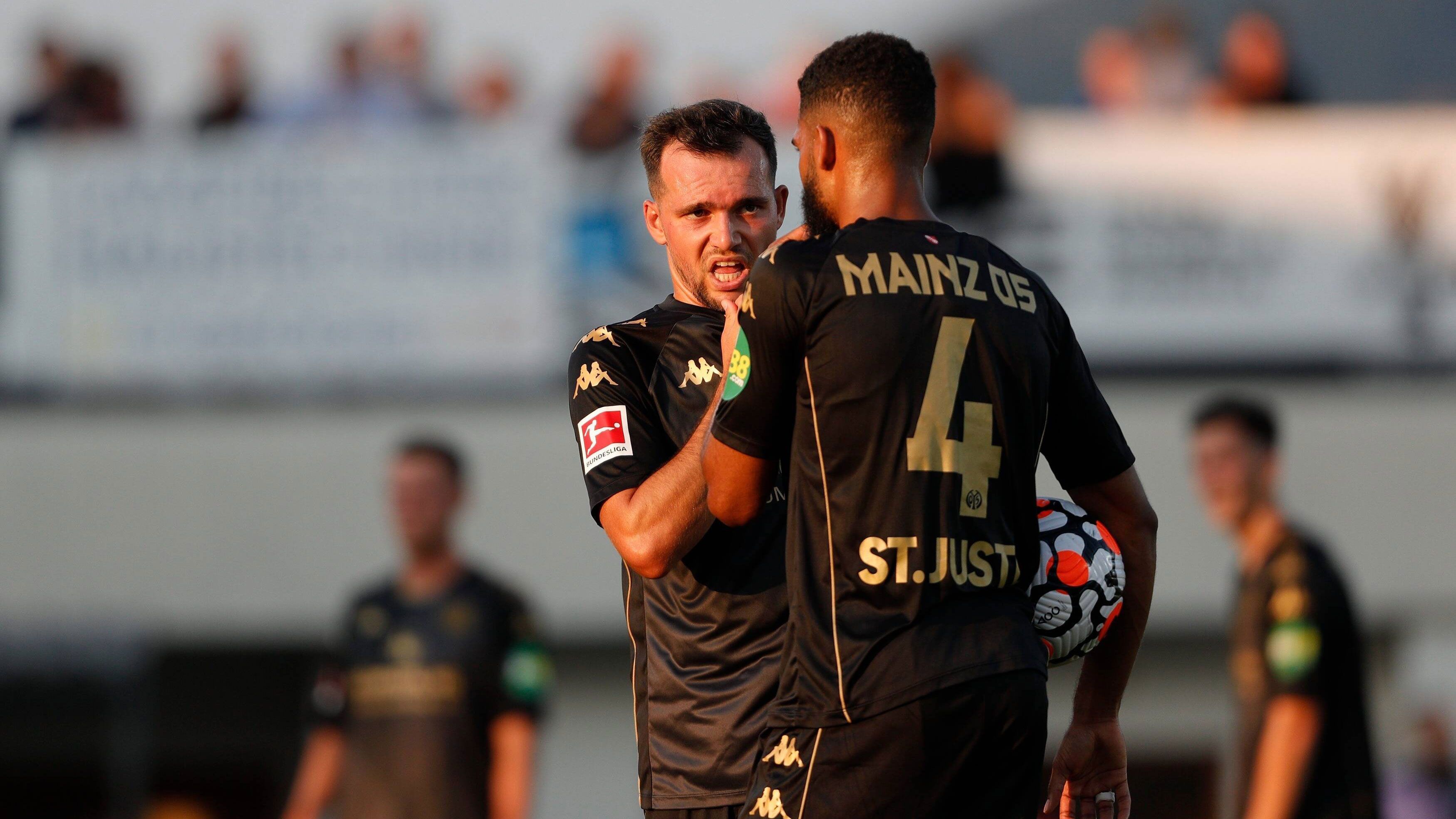 
                <strong>1. FSV Mainz 05</strong><br>
                Der 1. FSV Mainz 05 muss dringend noch im Angriff nachlegen, um sich dort breiter aufstellen zu können. Ansonsten dürfte einiges davon abhängen, ob der gefühlt von der halben Bundesliga gejagte und schon erwähnte St. Juste bleibt oder abgegeben wird. Auszuschließen ist wohl auch nicht, dass Kapitän Moussa Niakhate eine Luftveränderung anstrebt. Solche Transfers würden der Mannschaft enorm weh tun.
              