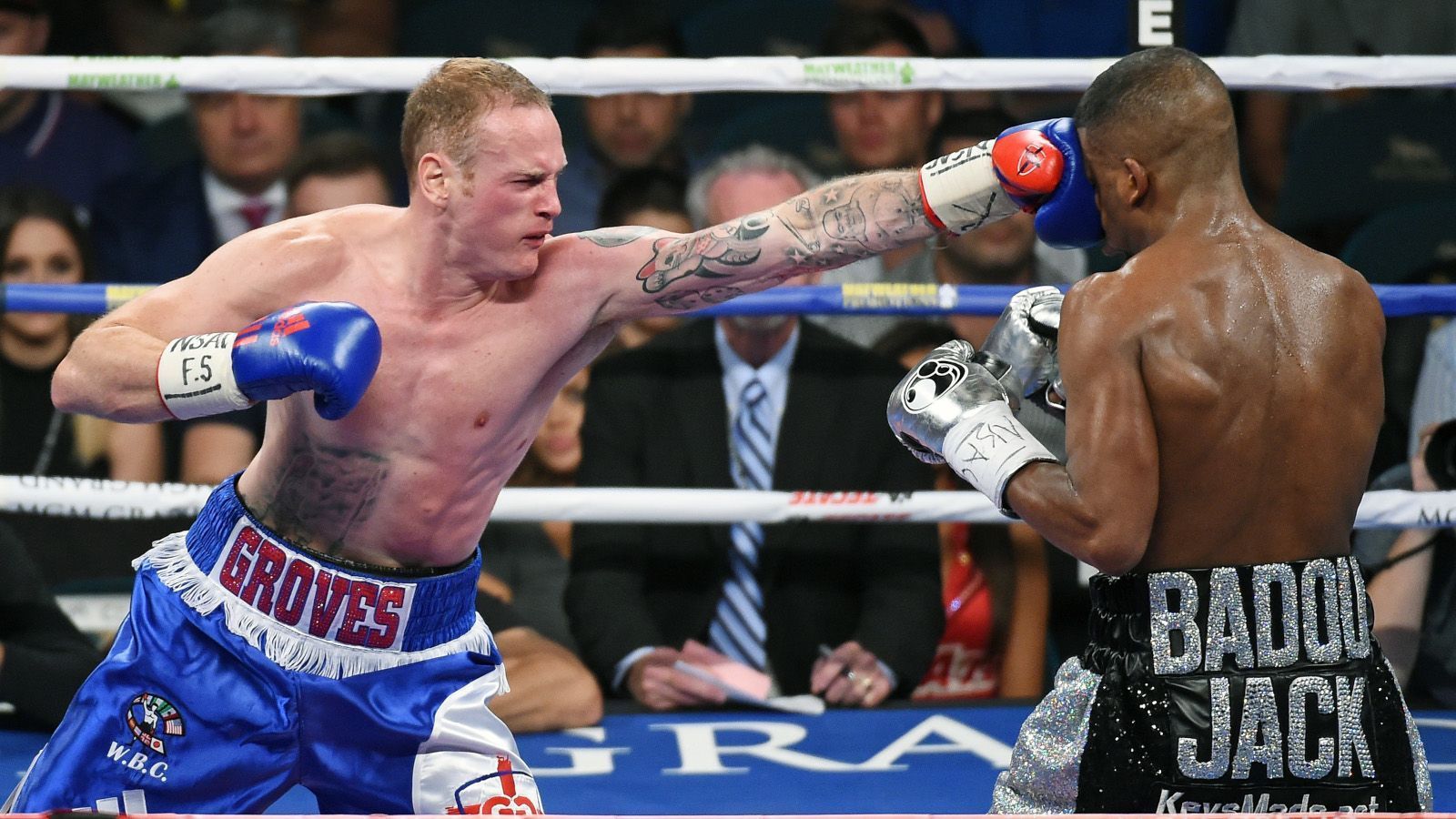 
                <strong>George Groves vs. Badou Jack</strong><br>
                Nach der Trennung von Erfolgscoach Adam Booth verlor Groves völlig den Faden. Der Versuch, in Las Vegas den deutlich schwächer eingeschätzten Badou Jack als WBC-Weltmeister zu entthronen, scheiterte kläglich. Groves verlor durch Split Decision. Die Karriere stand vor dem Aus. 
              