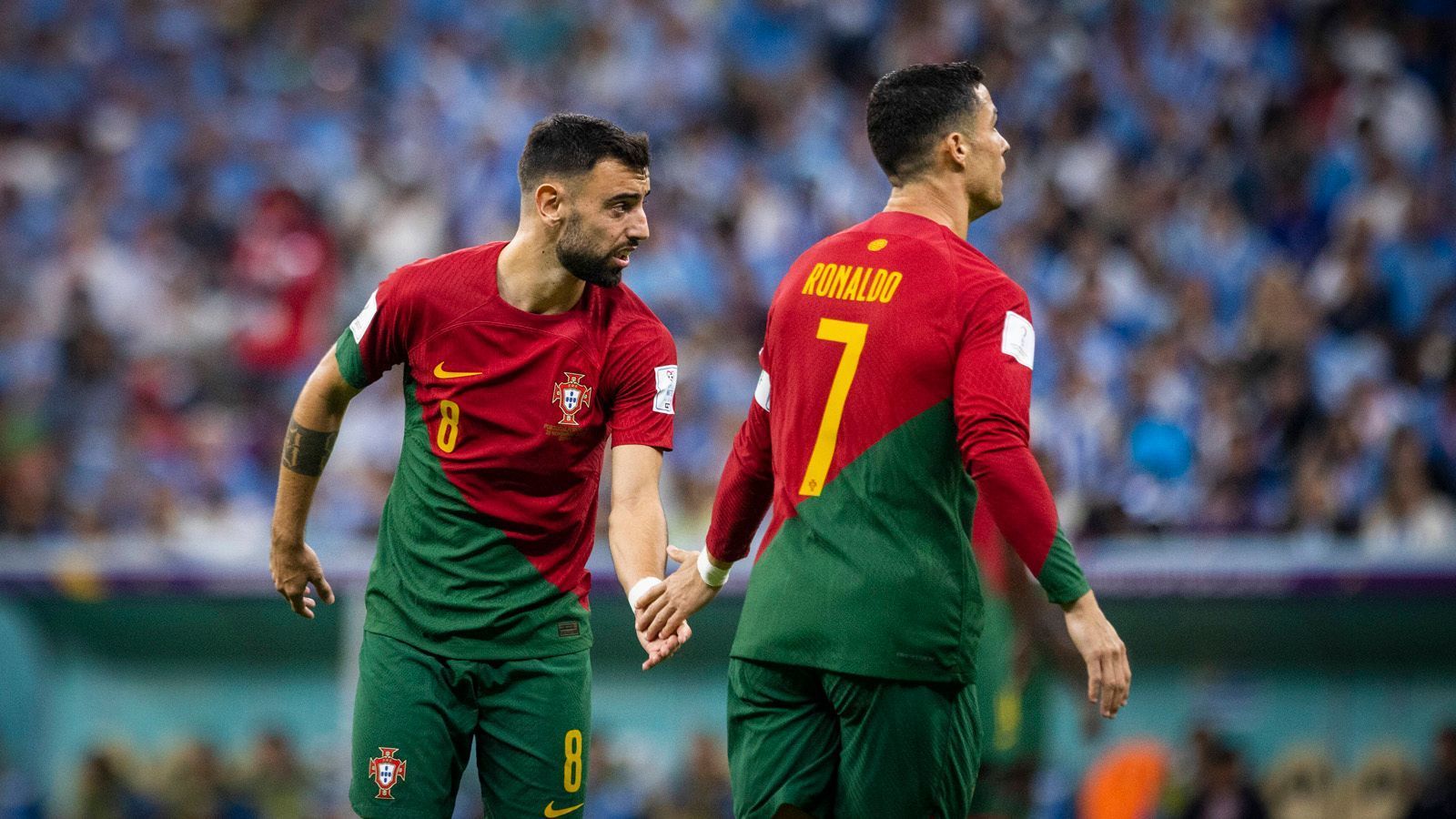 
                <strong>Portugal</strong><br>
                Immerhin hat Portugal diesmal vor dem Halbfinale ein Spiel in regulärer Spielzeit gewonnen. Einem ähnlich schmeichelhaften Titelgewinn wie bei der EM 2016 haben Cristiano Ronaldo und Co. damit im Vorfeld entgegengewirkt. Wie CR7s Ego nach einem WM-Titel aussehen würde und ob es auf dieser Welt überhaupt Platz hätte, wollen wir uns kaum ausmalen. Eine neue Statue mit Meme-Potential auf Madeira würden wir aber nehmen. 
              