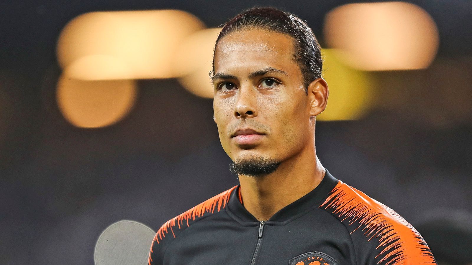 
                <strong>Virgil van Dijk (Kapitän Niederlande)</strong><br>
                1.) Lionel Messi2.) Mohamed Salah3.) Sadio ManeWar selbst als "Spieler des Jahres" nominiert.
              