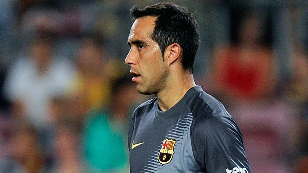 
                <strong>Claudio Bravo</strong><br>
                Der Chilene Claudio Bravo durfte in der vergangenen Saison nur in der Primera Divison ran, stand dort aber seinen Mann. In der kommenden Ausgabe von FIFA soll er die Spielstärke 84 haben. Sein deutscher Konkurrent Marc-Andre ter Stegen bekommt wohl Stärke 82.
              
