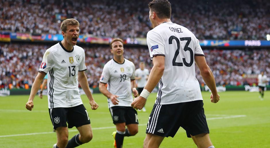 
                <strong>Die 10 emotionalsten deutschen EM-Momente</strong><br>
                Nach der Nullnummer gegen Polen sorgte Mario Gomez gegen Nordirland für den nötigen Schwung in der Offensive. Das deutsche Team erarbeitete sich gleich mehrere Hochkaräter - eine davon nutzte Gomez zur Führung. Mit dem 1:0 wurde das Achtelfinale perfekt gemacht.
              