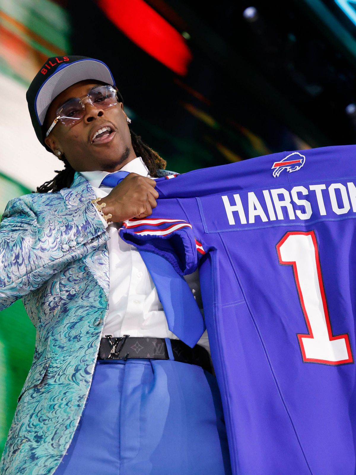 University of Kentucky cornerback Maxwell Hairston holds his jersey after being picked by the Buffalo Bills in the first round during the 2025 NFL, American Football Herren, USA draft at Lambeau Fi...