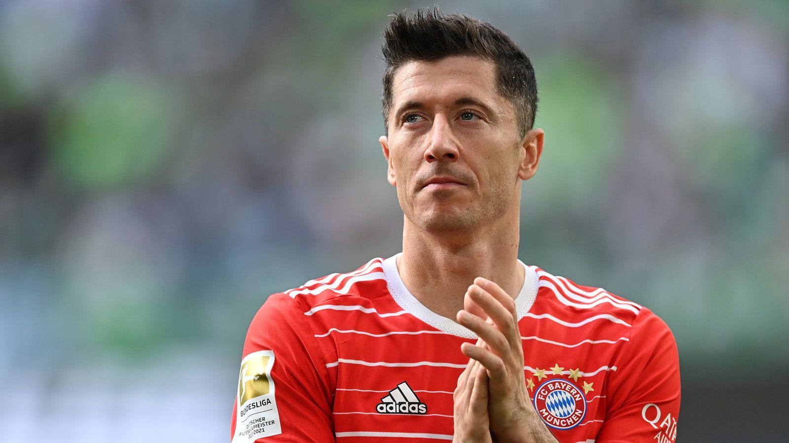 
                <strong>Die Rollen im Lewandowski-Theater </strong><br>
                Robert Lewandowski will den FC Bayern unbedingt verlassen. Der Rekordmeister pocht bislang auf Erfüllung des Vertrags bis 2023. Doch hinter den Kulissen bröckelt das "Basta". Wer ist wer im Lewy-Schauspiel? ran verteilt die Rollen.
              