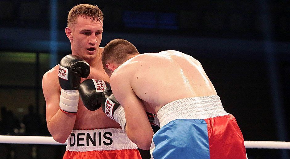 Denis Radovan boxt bei der 