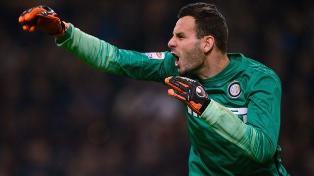 
                <strong>Inter Mailand</strong><br>
                Platz 5 - Inter Mailand: Ebenfalls ganz dick im Geschäft um den Scudetto sind die Mailänder um Torhüter Samir Handanovic. Der Slowene kassierte bislang nur neun Gegentreffer in 15 Spielen (Schnitt: 0,6 Gegentore pro Spiel). Kurios: Das Team von Roberto Mancini feierte schon acht Saisonsiege mit dem Ergebnis von 1:0. Handanovic spielte insgesamt zehn Mal zu Null.
              