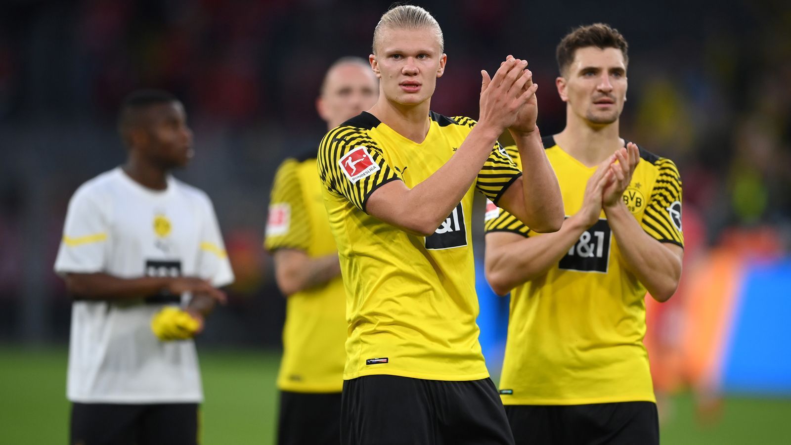 
                <strong>Platz 9: Borussia Dortmund (Deutschland)</strong><br>
                Wert des Teams: 687 Millionen Euro
              