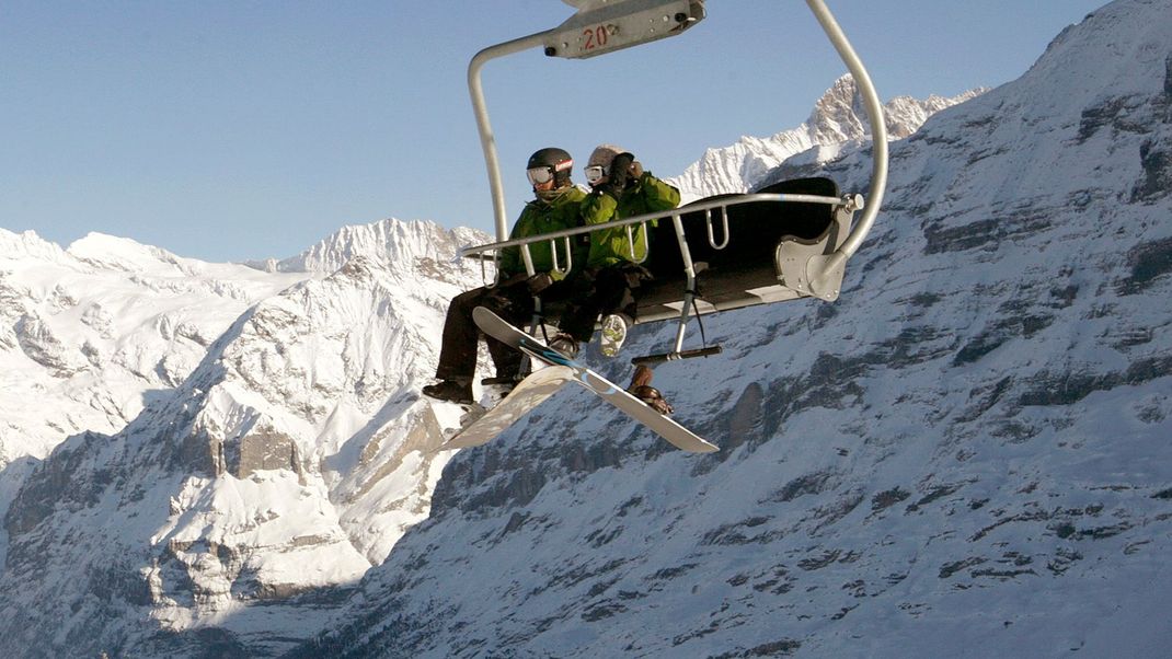 In Südtirol ereignete sich ein tragischer Unfall: Zwei Frauen stürzten aus einem Sessellift in die Tiefe. Eine der beiden ist dabei tödlich verunglückt. (Symbolbild)