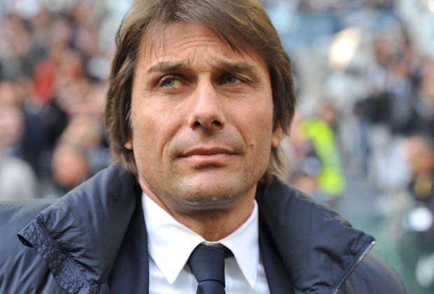 
                <strong>Trainer Juventus Turin: Antonio Conte</strong><br>
                War schon als Juve-Spieler der verlängerte Arm von Ex-Trainer Marcello Lippi und hielt Zinedine Zidane in den 90ern den Rücken frei. Hat jedoch eine dunkle Vergangenheit: Conte wurde im August 2012 als Siena-Coach wegen nicht übermittelter Bestechungsversuche zehn Monate gesperrt.
              