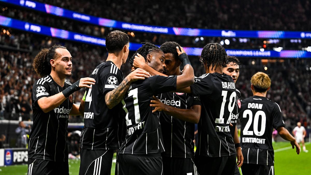 Ansgar Knauff (Eintracht Frankfurt, 07) und Team bejubeln das Tor zum 5:1, GER, Eintracht Frankfurt vs Galatasaray Istanbul, Fussball, UEFA Champions League, Ligaphase, 1. Spieltag, Spielzeit 2025 ...
