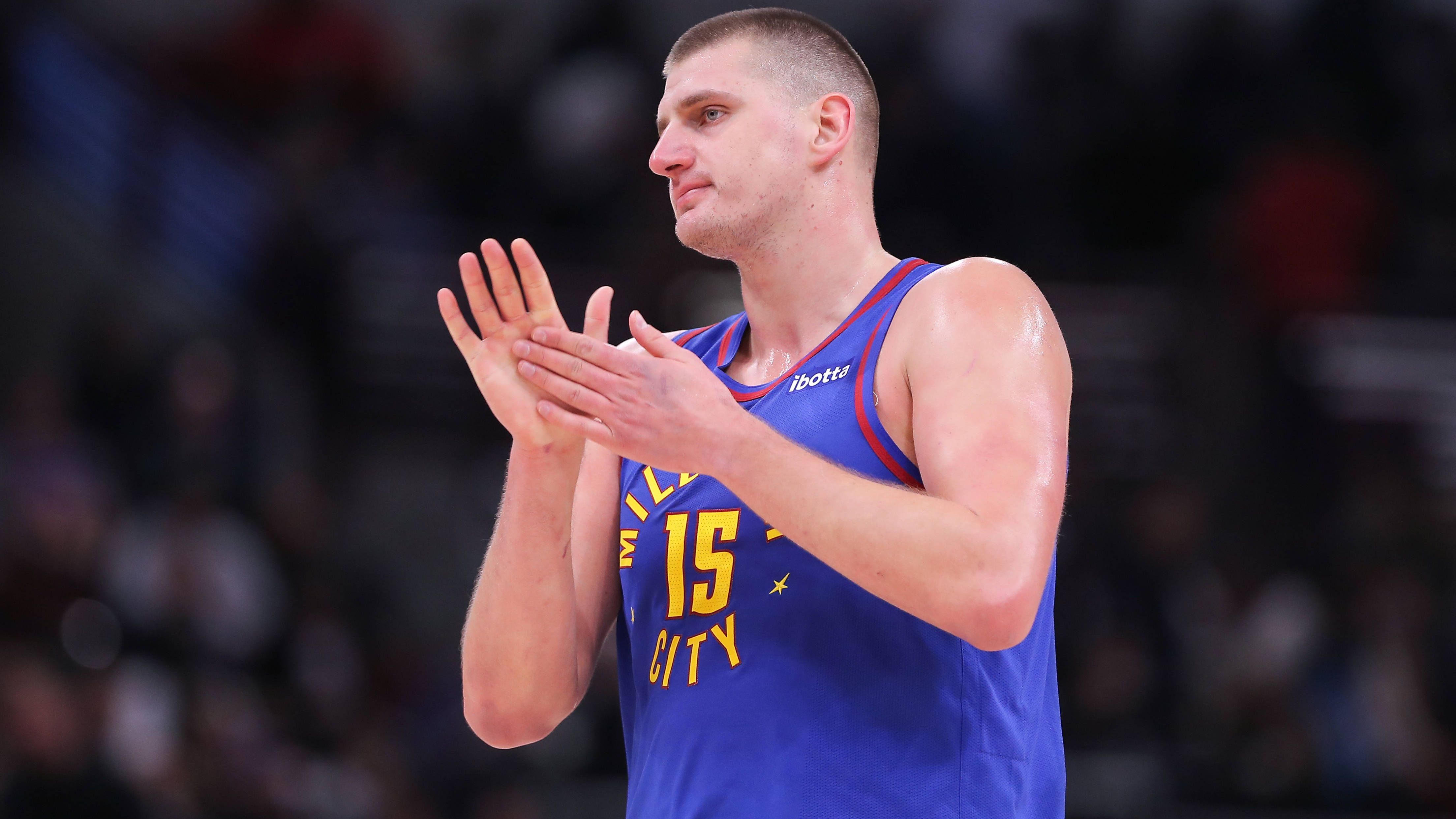 <strong>2. Denver Nuggets (zuvor Rang 2, 47:20)<br></strong>In Richtung Playoff-Start kommen die Nuggets immer näher an ihre Topform ran. Elf der vergangenen zwölf Spiele wurden gewonnen. Zuletzt fünf Siege in Folge. Darunter auch gegen Boston und in Miami. Denver ist mittlerweile die 1 im Westen. Dazu haben sie den leichtesten Restspielplan der Top-4-Teams in ihrer Conference.