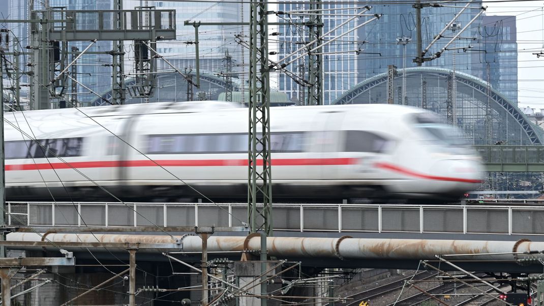 Auf der Strecke zwischen Köln und Flughafen Frankfurt kommt es zu Verspätungen und Ausfällen.