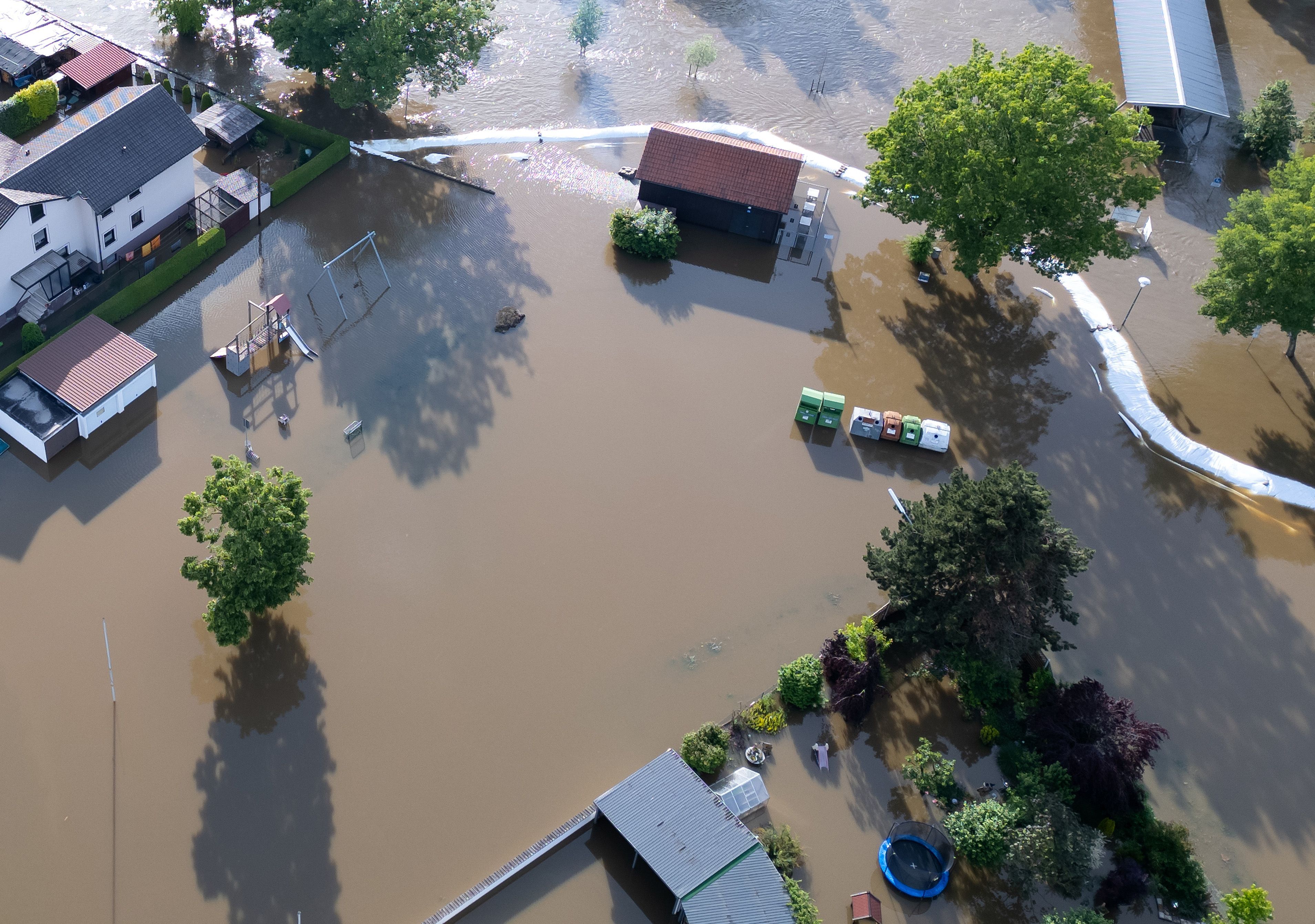 Teile von Reichertshofen sind vom Wasser überflutet. 
